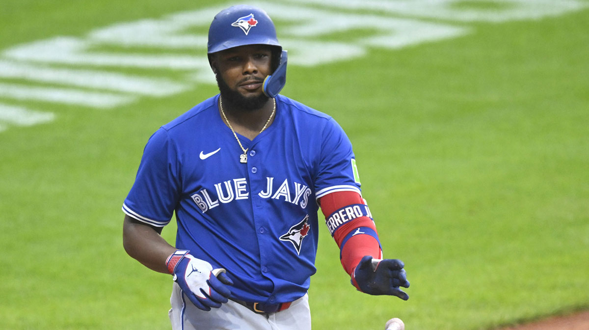 Blue Jays news: Vladimir Guerrero Jr. suffers injury scare after HBP
