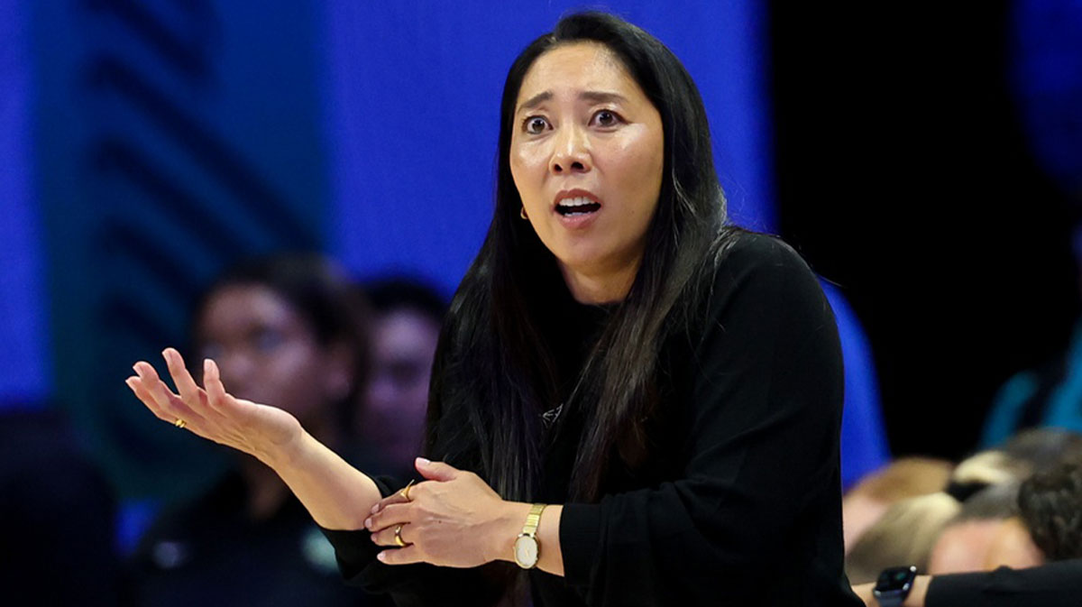 Golden State Valkyries head coach Natalie Nakase reacts during the second half against the Dallas Wings at College Park Center.