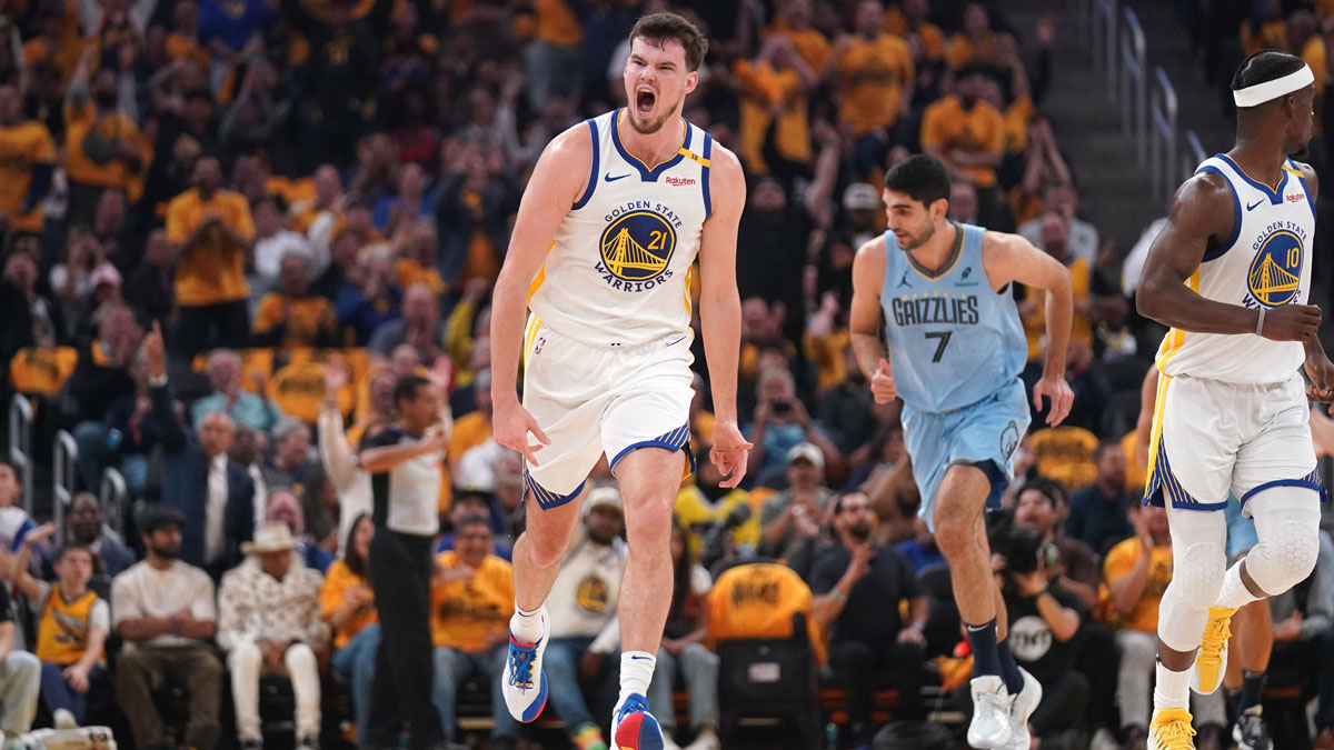 Golden State Warriors center Quinten Post (21) reacts after making a three point basket against the Memphis Grizzlies in the first quarter at the Chase Center.