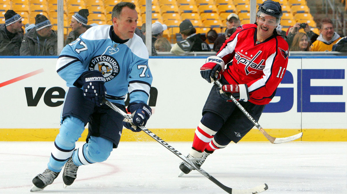 Pittsburgh Penguins former defenseman Paul Coffey (77) during the Winter Classic alumni game against the Washington Capitals at Heinz Field.