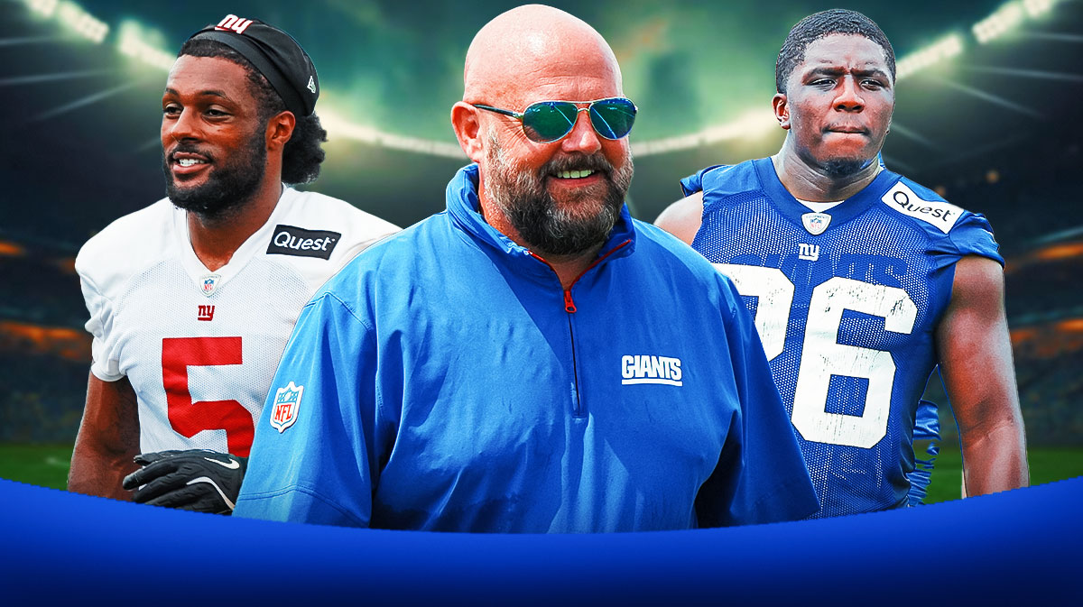 Giants HC Brian Daboll (center) with Giants Kayvon Thibodeaux and Giants Devin Singletary behind him