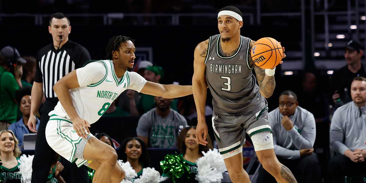 UAB Blazers forward Yaxel Lendeborg (3) looks to pass against North Texas Mean Green forward Grant Newell (8) during the first half at Dickies Arena.