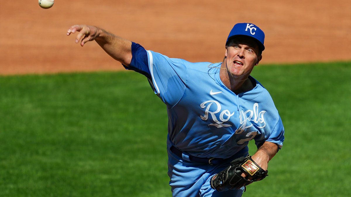 Kansas City Royals starting pitcher Zack Greinke (23) pitches during the third inning against the New York Yankees at Kauffman Stadium.