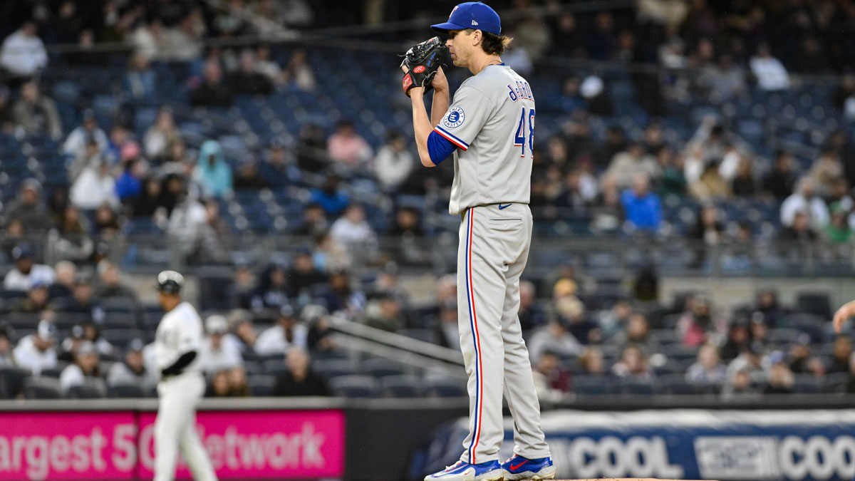 Texas Rangers pitcher Jacob deGrom (48) pitches against the New York Yankees during the first inning at Yankee Stadium.