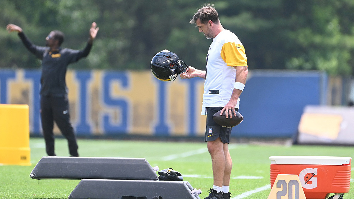 Pittsburgh Steelers quarterback Aaron Rodgers (8) looks over his helmet during minicamp at their South Side facility.