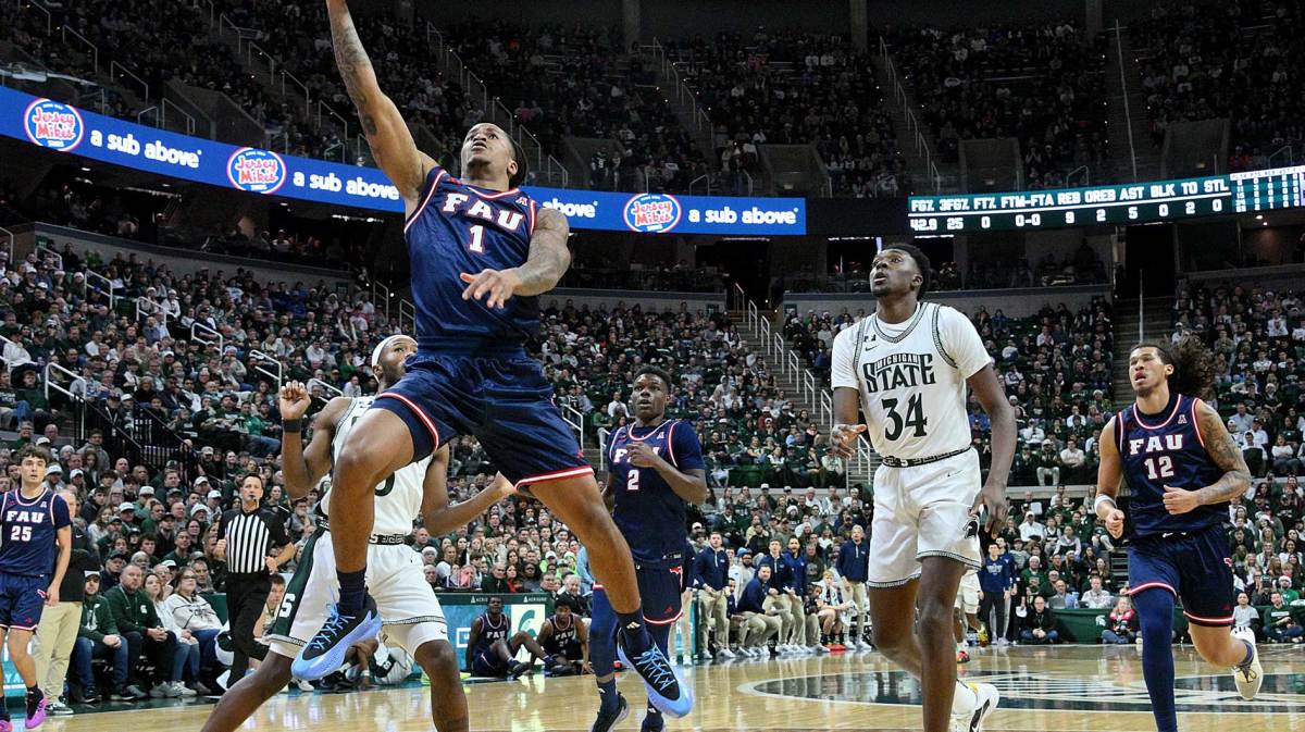 Florida Atlantic Owls forward Kaleb Glenn (1) scores on a steal during the first half against the Michigan State Spartans at Jack Breslin Student Events Center.