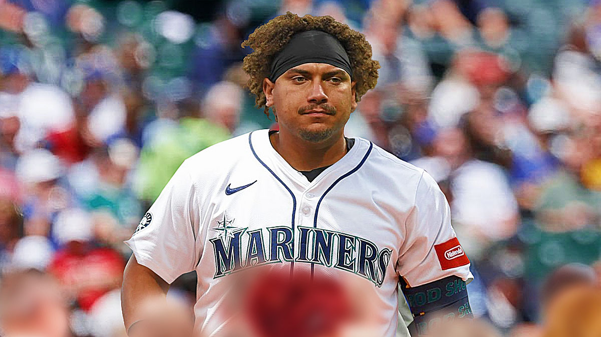 Josh Naylor in a Mariners jersey