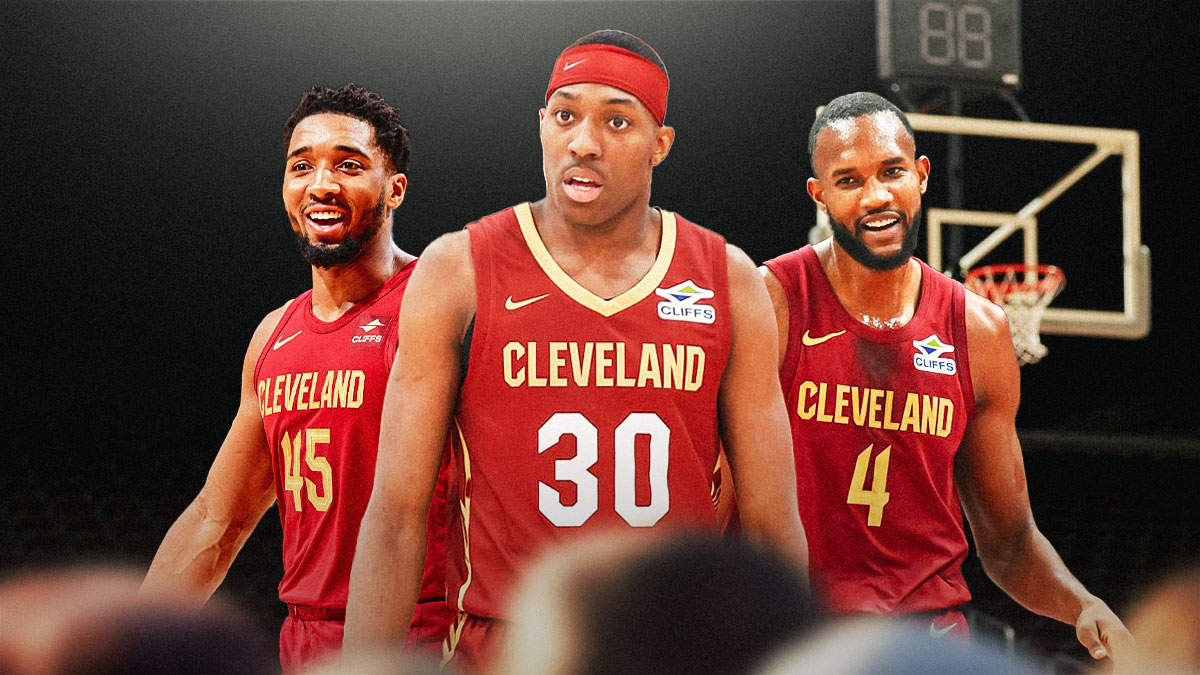 Nae'Qwan Tomlin wearing a Cleveland Cavaliers jersey in the middle, Donovan Mitchell and Evan Mobley around him