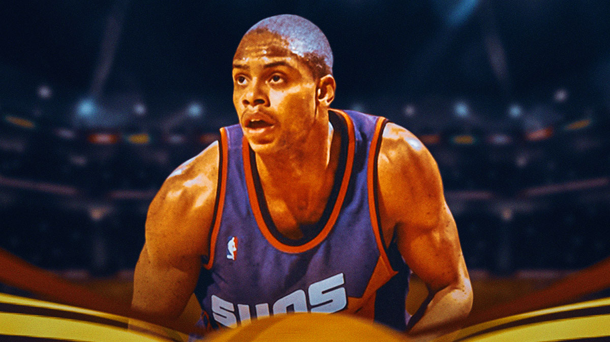 Richard Dumas playing for the Suns.