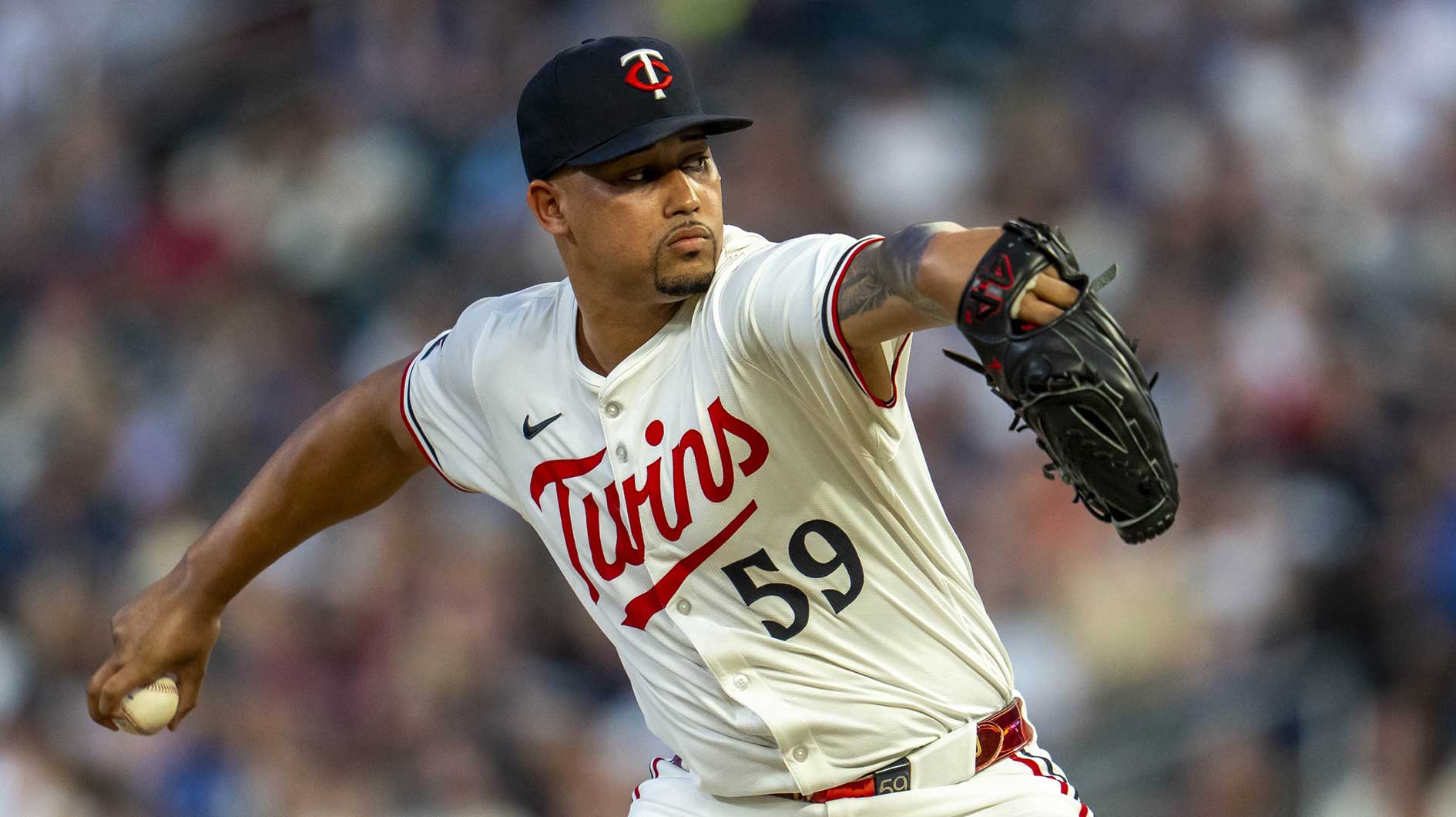 Minnesota Twins relief pitcher Jhoan Duran (59) delivers a pitch against the Chicago Cubs in the ninth inning at Target Field.