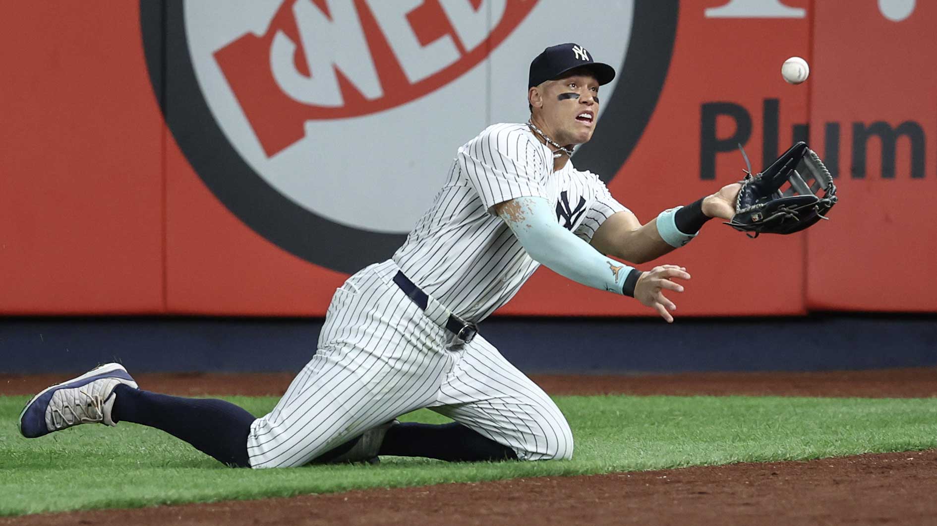Aaron Judge lays out to rob Kyle Tucker of extra bases