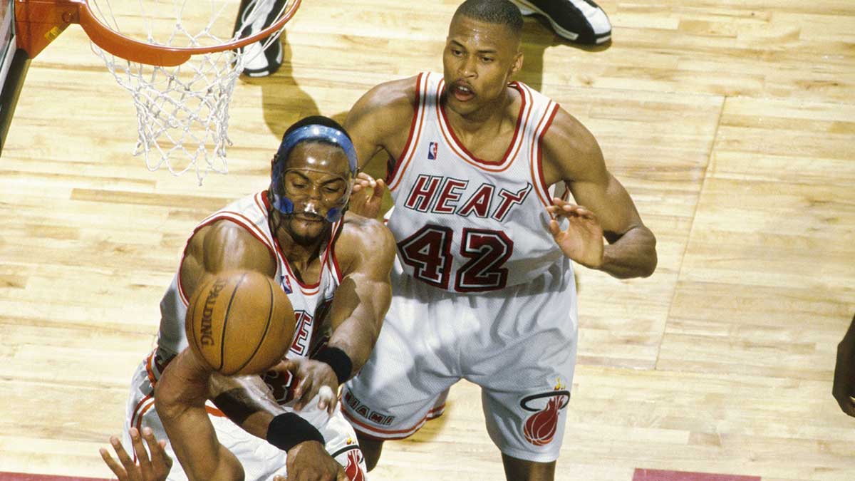 Miami Heat center Alonzo Mourning (33) in action against New York Knicks forward Terry Cummings (35) during the first round of the 1998 NBA Playoffs at the Miami Arena.