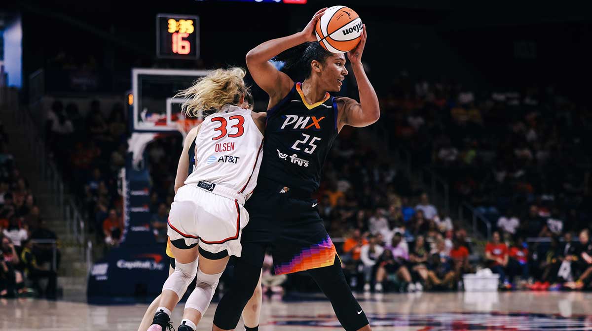 Phoenix Mercury forward Alyssa Thomas (25) controls the ball while Washington Mystics guard Lucy Olsen (33) defends in the third quarter at CareFirst Arena.