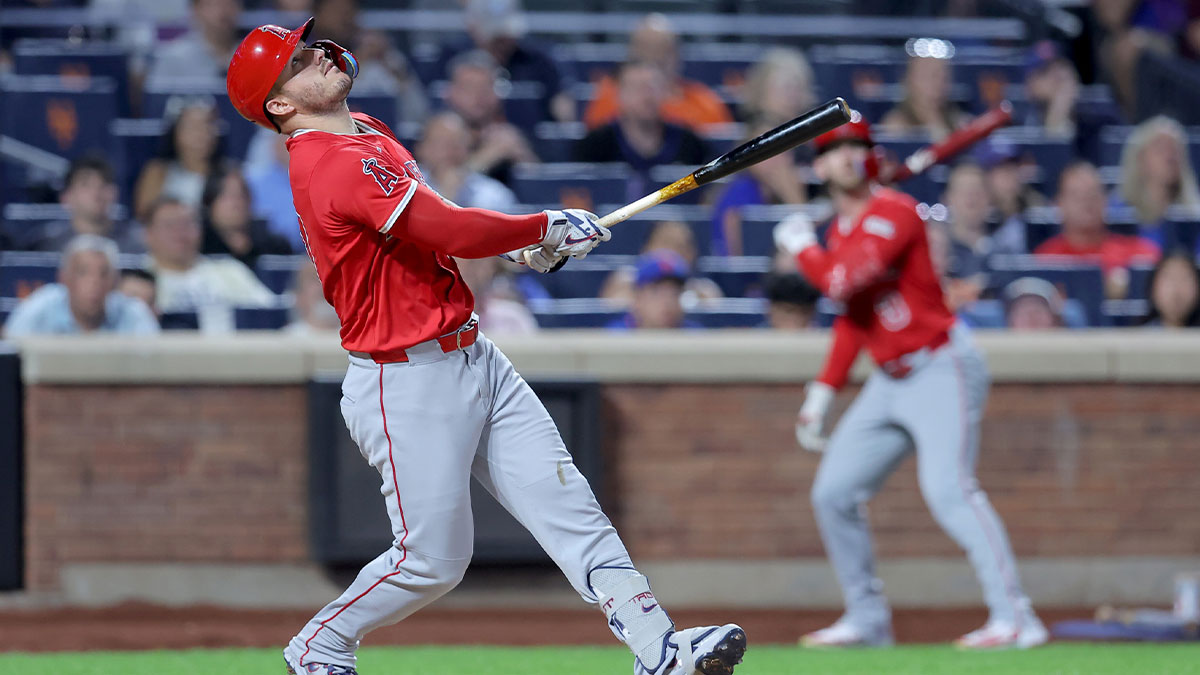 Angels right fielder Mike Trout (27) watches his game-ending pop out