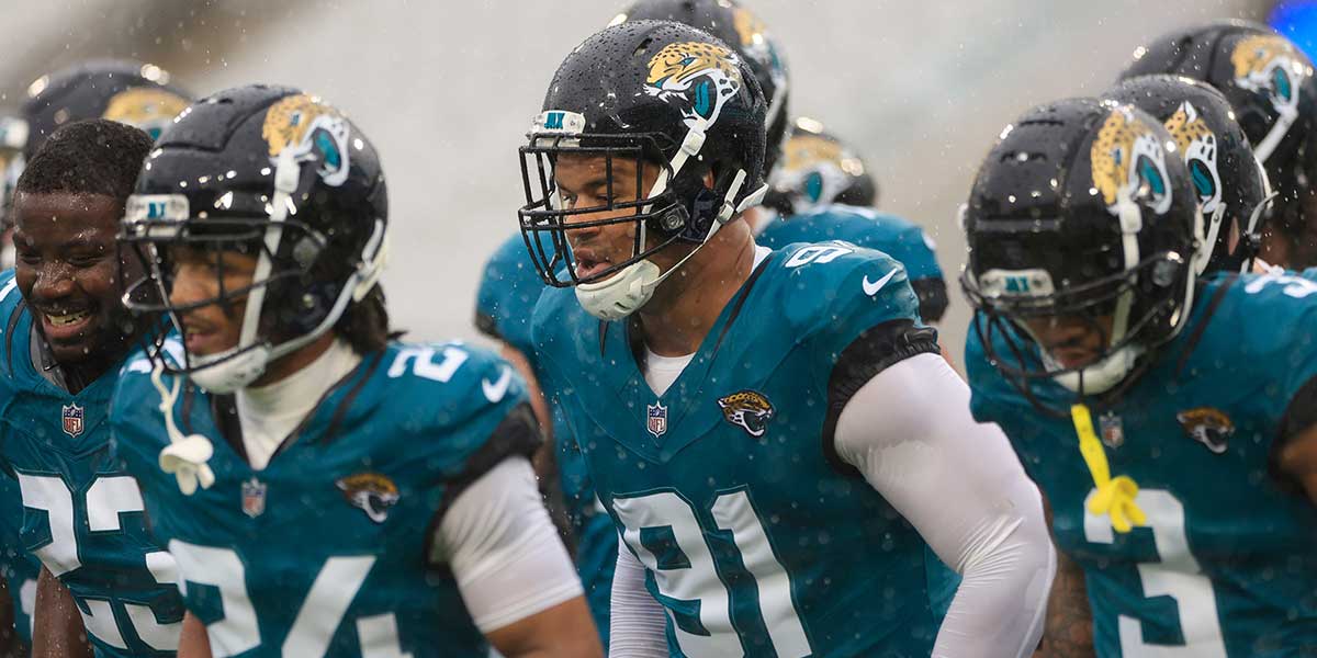 Jacksonville Jaguars defensive end Arik Armstead (91) runs off the field before an NFL football matchup Sunday, Dec. 29, 2024 at EverBank Stadium in Jacksonville, Fla. The Jaguars held off the Titans 20-13. [Corey Perrine/Florida Times-Union]