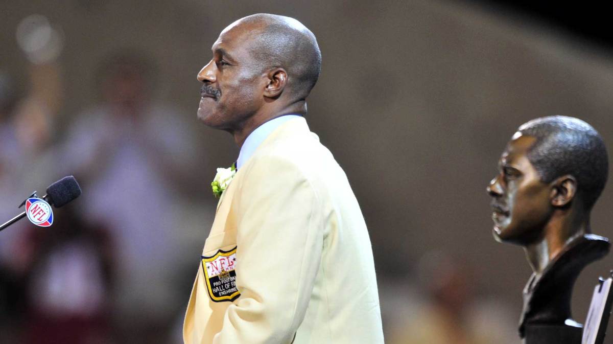 Art Monk gives his induction speech at the Pro Football Hall of Fame Enshrinement at Fawcett Stadium.