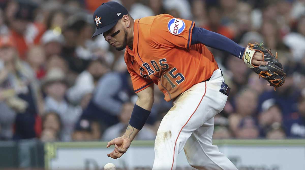 Houston Astros third baseman Isaac Paredes (15) is unable to make a play on a ground ball during the fifth inning against the Texas Rangers at Daikin Park.