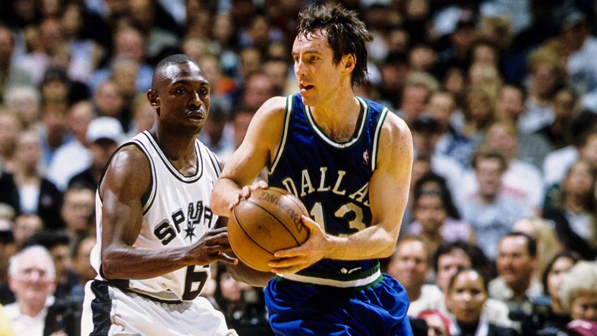 Dallas Mavericks guard Steve Nash (13) in action against San Antonio Spurs guard Avery Johnson (6) at the Alamodome.