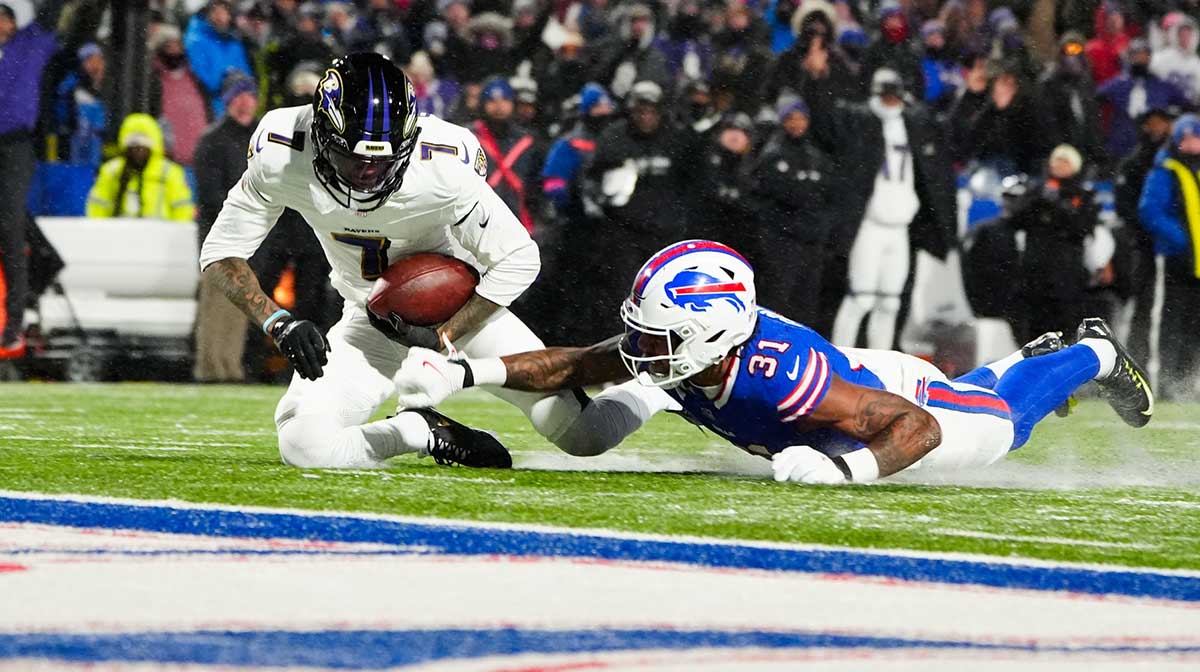 Baltimore Ravens wide receiver Rashod Bateman (7) makes a catch against Buffalo Bills cornerback Rasul Douglas (31) during the second quarter in a 2025 AFC divisional round game at Highmark Stadium.