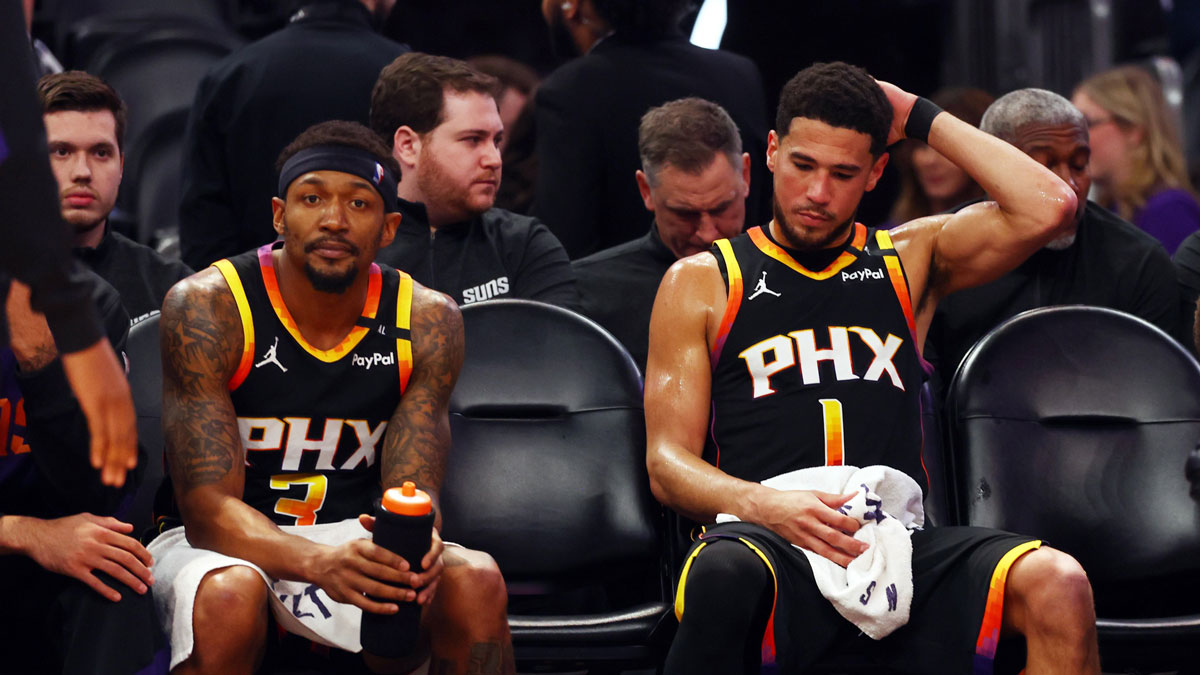 Phoenix Suns guard Bradley Beal (3) and guard Devin Booker (1) react on the bench against the Oklahoma City Thunder during the fourth quarter at Footprint Center.
