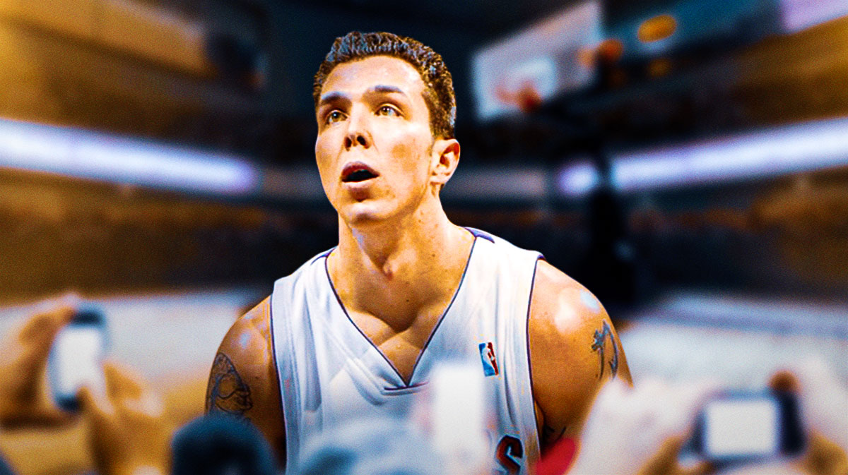 Rafael Araujo playing for the Toronto Raptors.