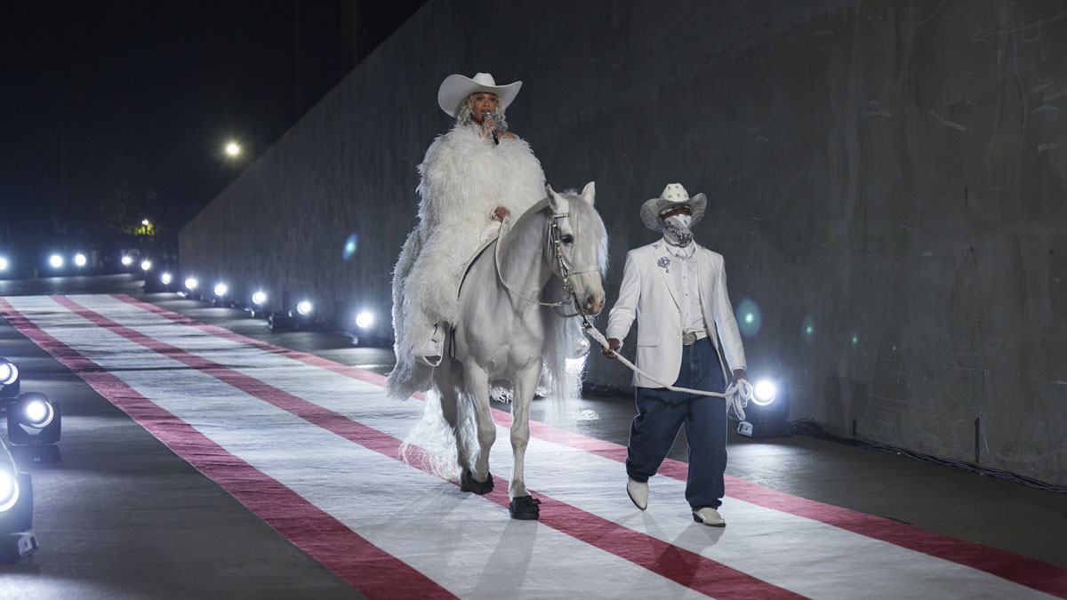 Beyoncé riding a horse halftime show.