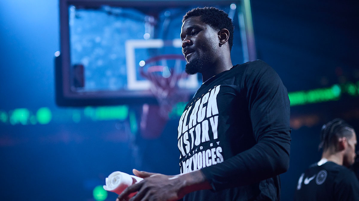 Portland Trail Blazers center Deandre Ayton (2) walks out to the court during introductions before a game against the Sacramento Kings at Moda Center. The Lakers are reportedly pursuing Ayton in NBA Free Agency.