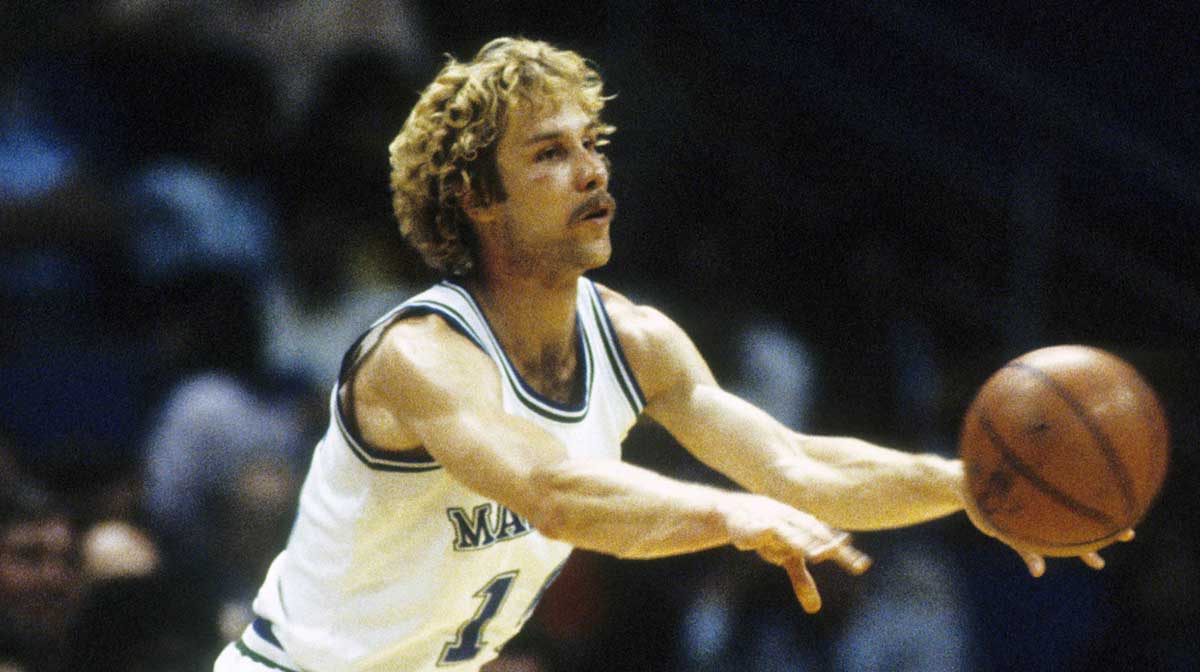 Dallas Mavericks guard Brad Davis (15) in action against the Phoenix Suns at Reunion Arena.