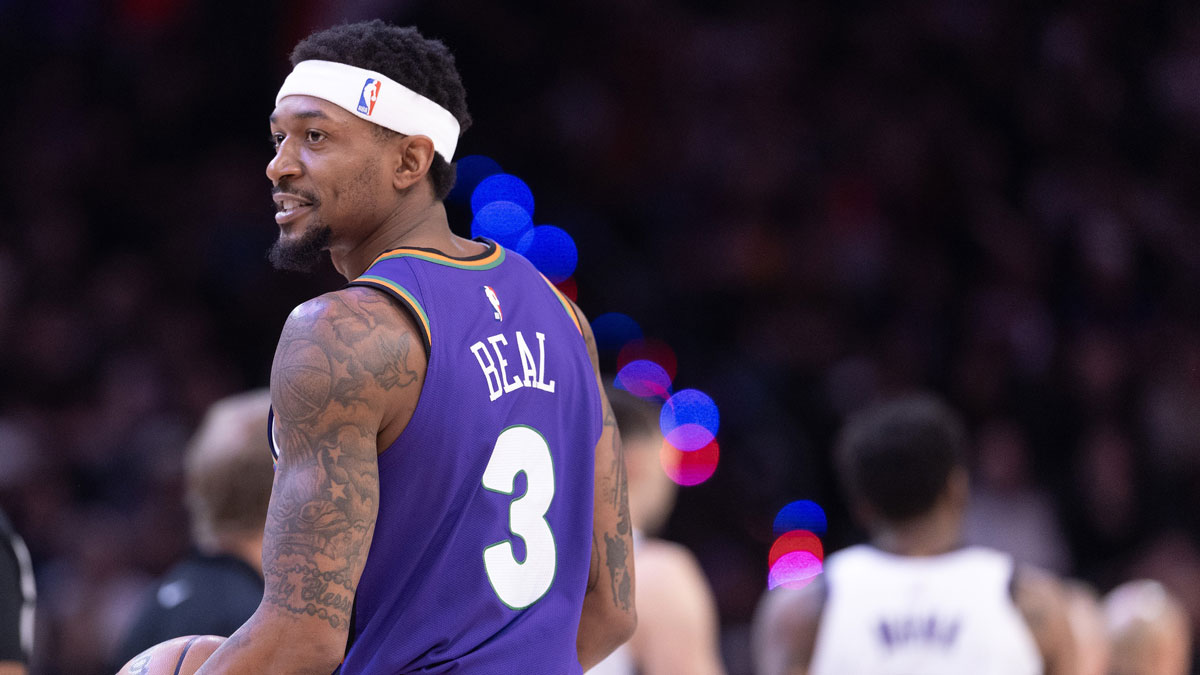 Phoenix Suns guard Bradley Beal (3) reacts after a play against the Sacramento Kings during the first half at Footprint Center.