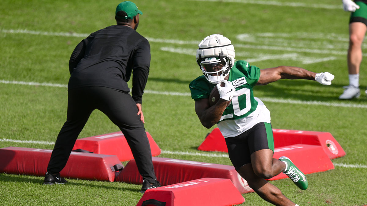 New York Jets running back Breece Hall (20) participates in a drill during training camp at Atlantic Health Jets Training Center.