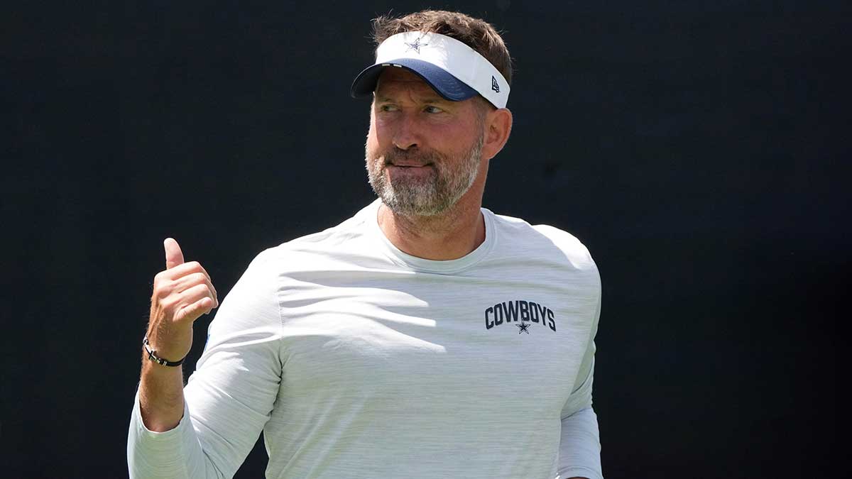 Dallas Cowboys coach Brian Schottenheimer at training camp