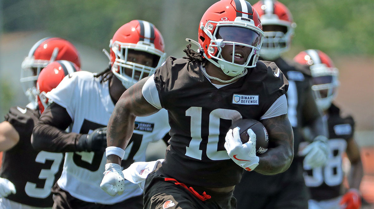 Cleveland Browns running back Quinshon Judkins (10) runs for yards during practice at NFL minicamp, Wednesday, June 11, 2025, in Berea, Ohio.
