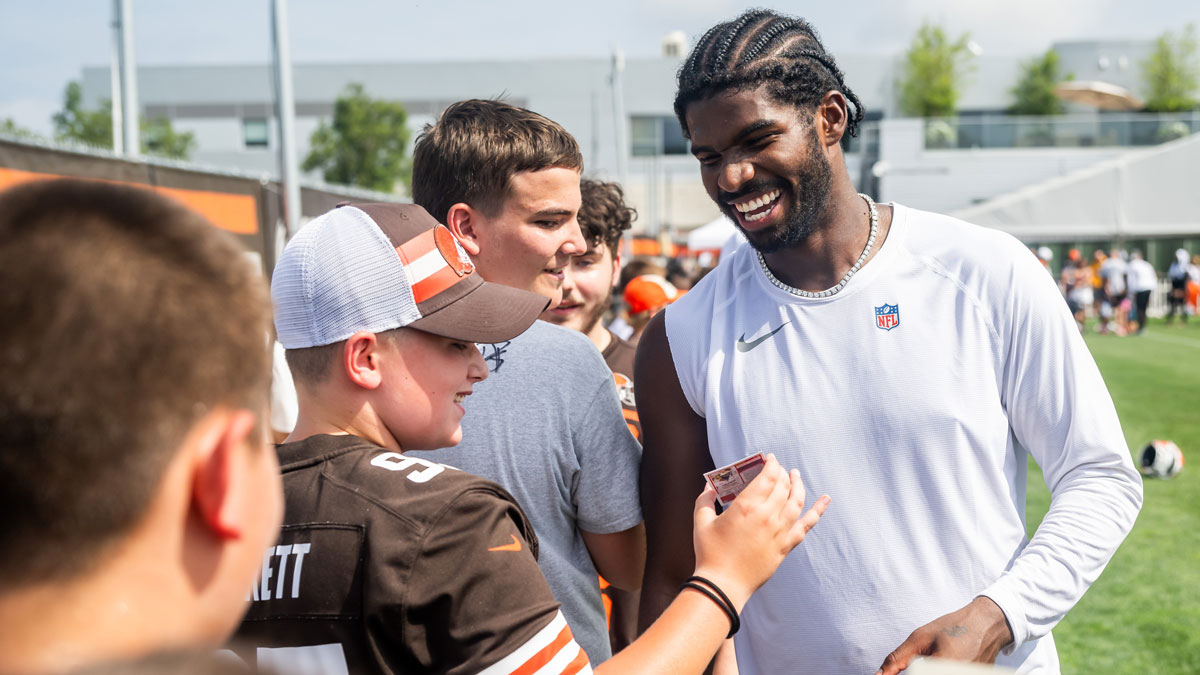 Cleveland Browns quarterback Shedeur Sanders (12) talks to a fan during training camp at CrossCountry Mortgage Campus.