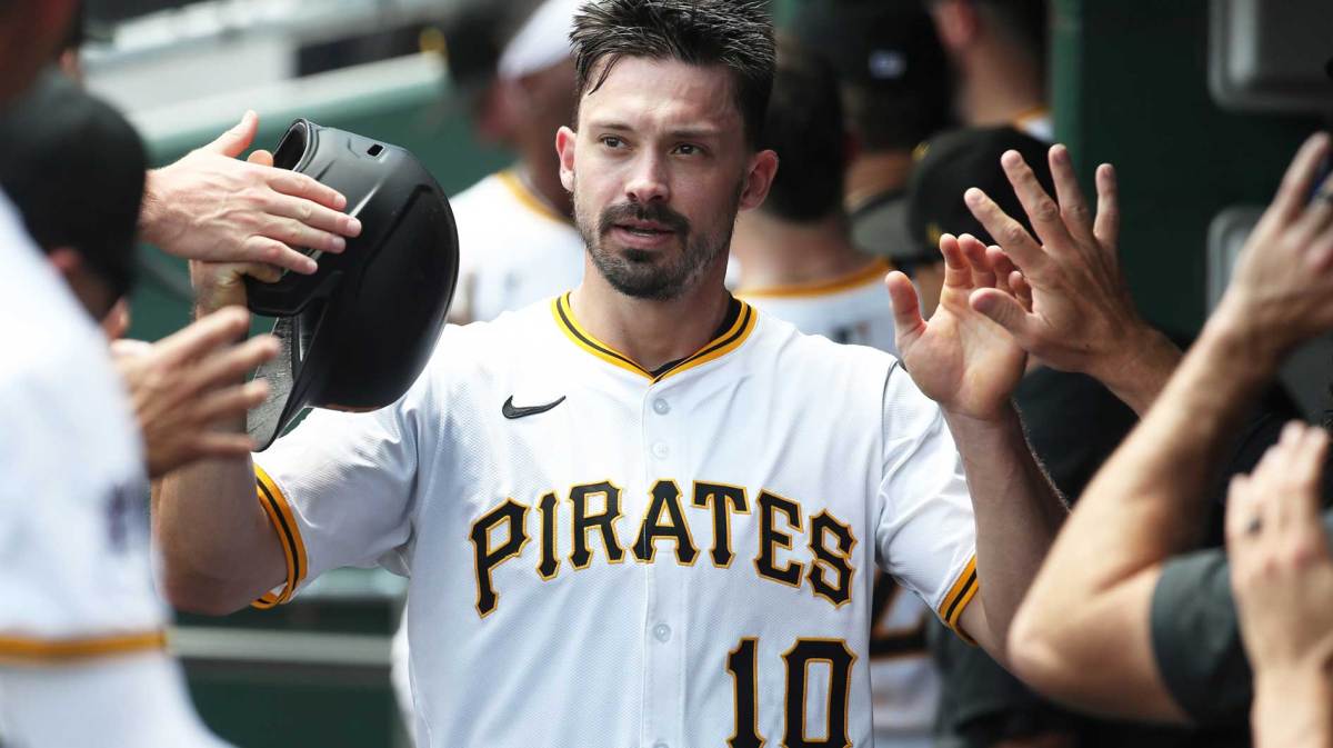 Pittsburgh Pirates right fielder Bryan Reynolds (10) high-fives in the dugout after scoring a run against the New York Mets during first inning at PNC Park.
