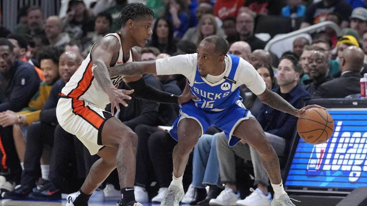 Milwaukee Bucks guard Jamaree Bouyea (15) drives against Detroit Pistons guard Marcus Sasser (25) in the second half at Fiserv Forum.