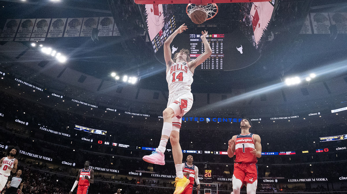 Chicago Bulls forward Matas Buzelis (14) dunks the ball against the Washington Wizards during the second half at United Center.
