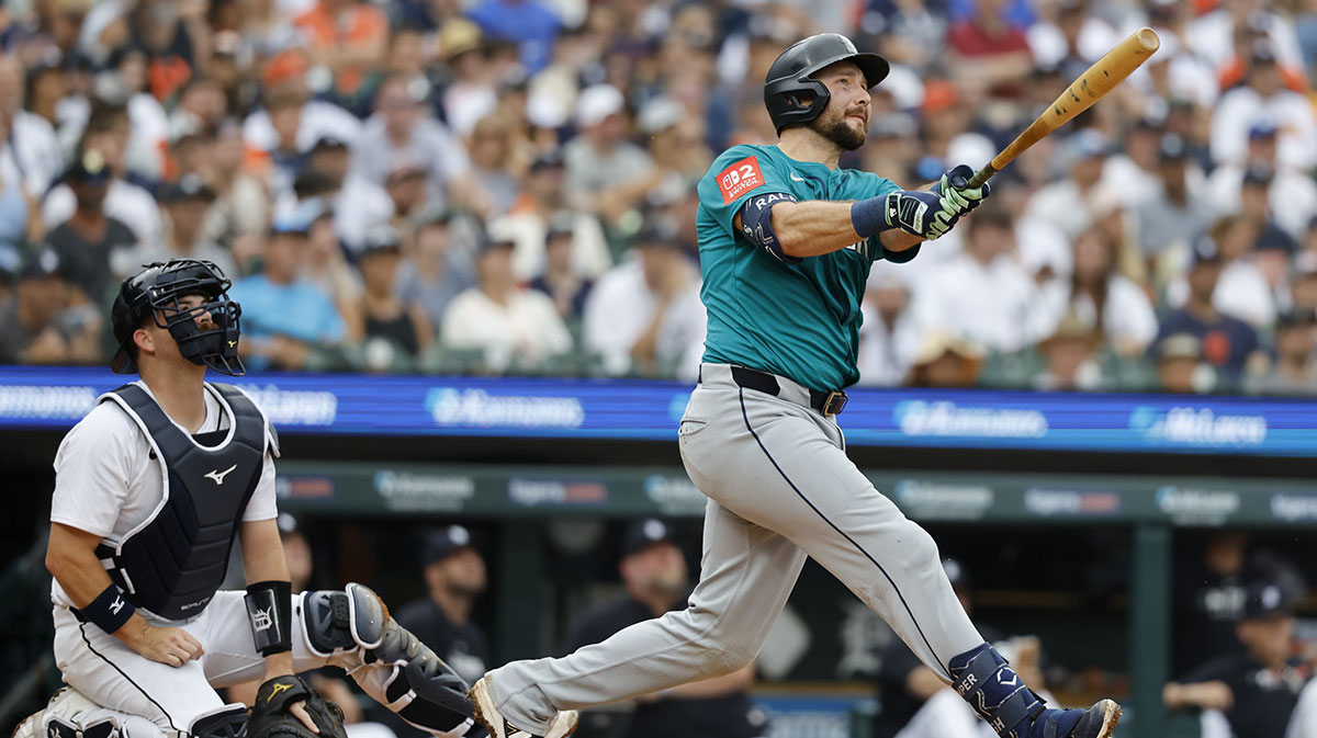 Seattle Mariners catcher Cal Raleigh (29) hits a sacrifice fly in the third inning against the Detroit Tigers at Comerica Park