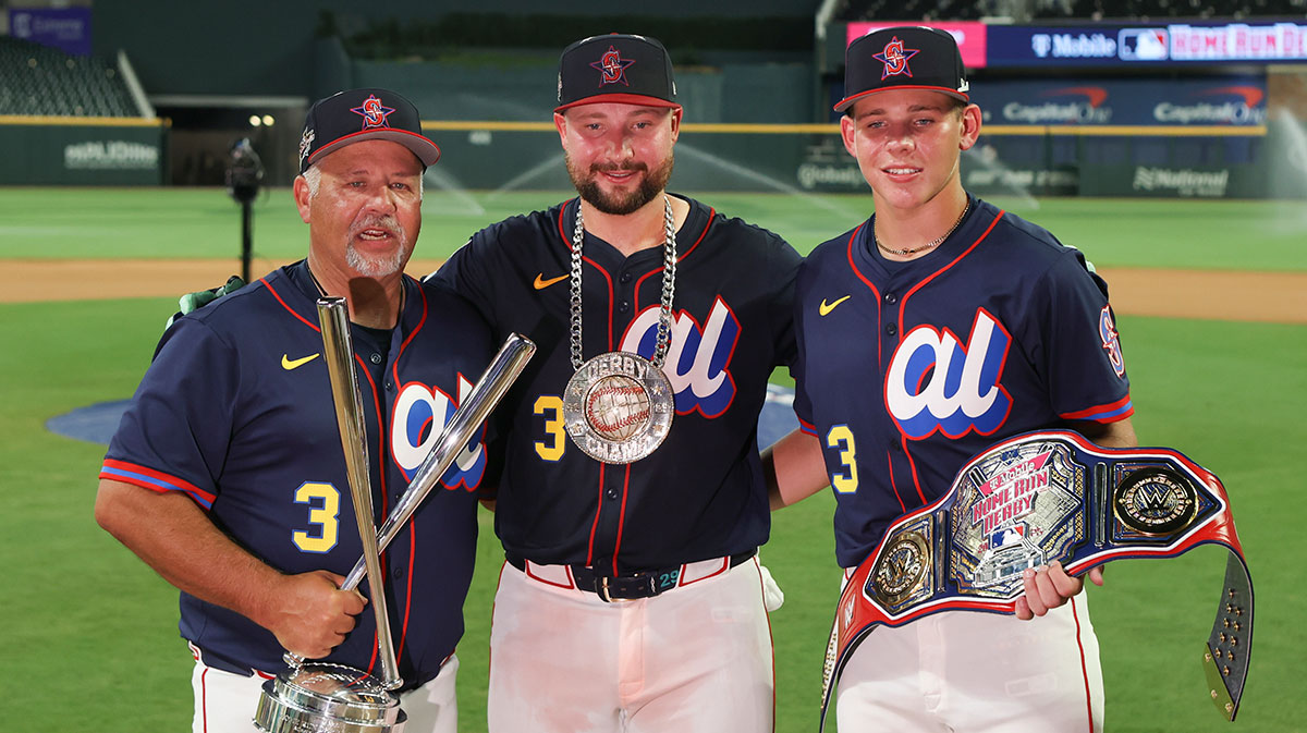 Seattle Mariners catcher Cal Raleigh (29) poses for a photo with his day Todd Raleigh and brother Todd Raleigh Jr. after winning the 2025 Home Run Derby at Truist Park.