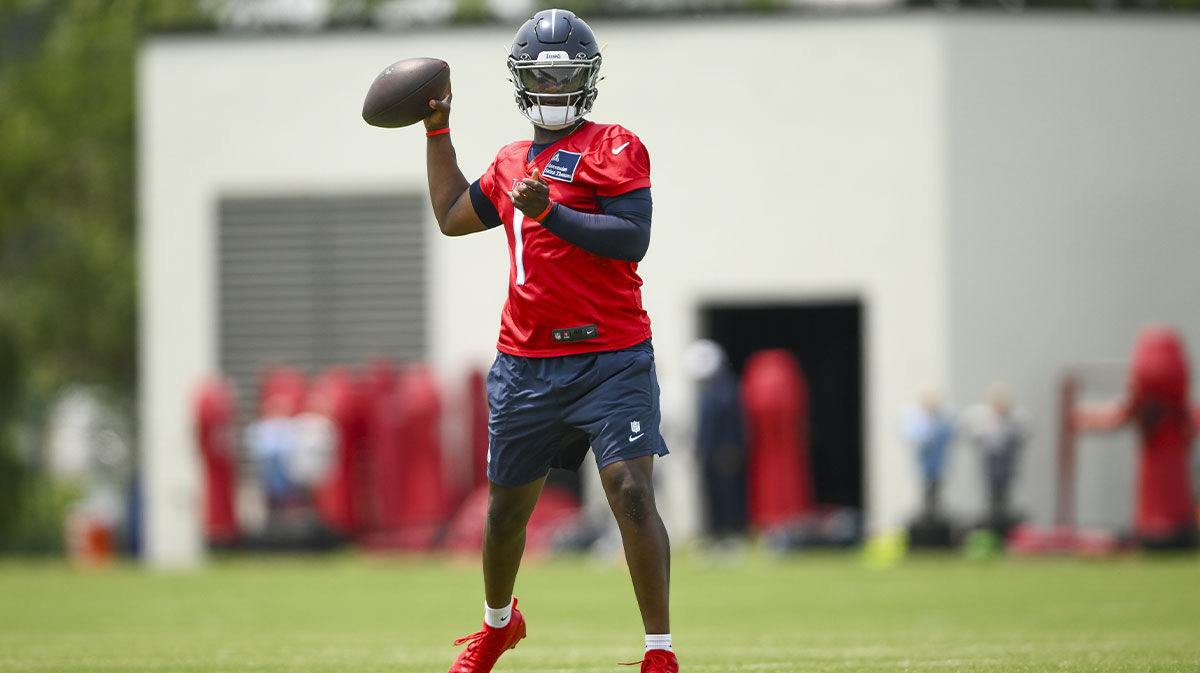 Tennessee Titans quarterback Cam Ward (1) throws a pass during minicamp at Nissan Stadium.