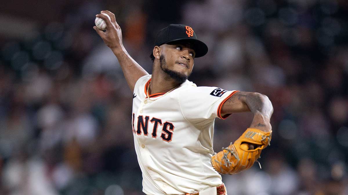 San Francisco Giants pitcher Camilo Doval (75) delivers a pitch against the Pittsburgh Pirates during the ninth inning at Oracle Park.