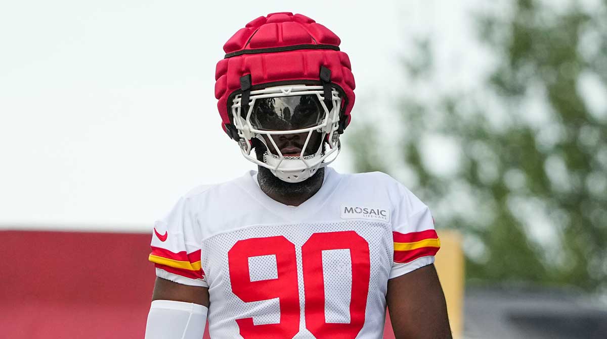 Kansas City Chiefs defensive end Charles Omenihu (90) walks down the hill to the practice fields during training camp at Missouri Western State University