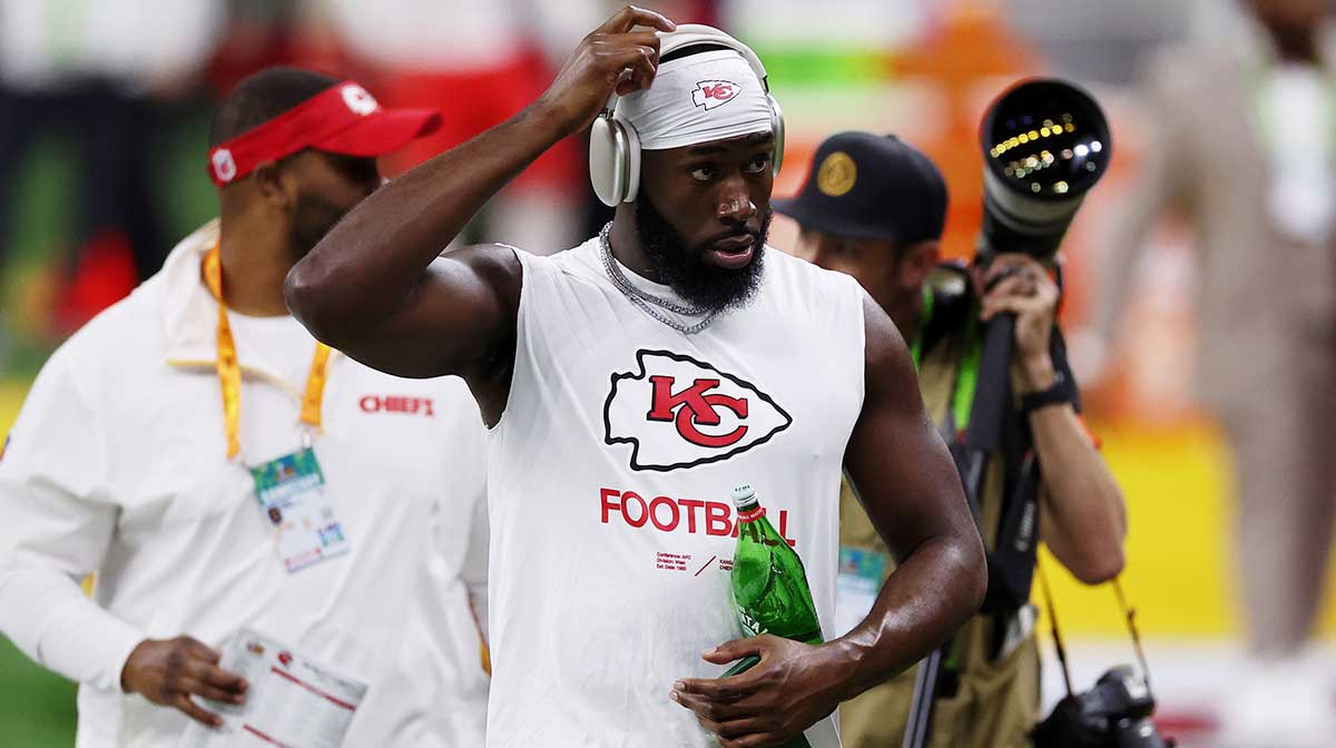 Kansas City Chiefs defensive end Charles Omenihu (90) warms up before Super Bowl LIX between the Philadelphia Eagles and the Kansas City Chiefs at Caesars Superdome.