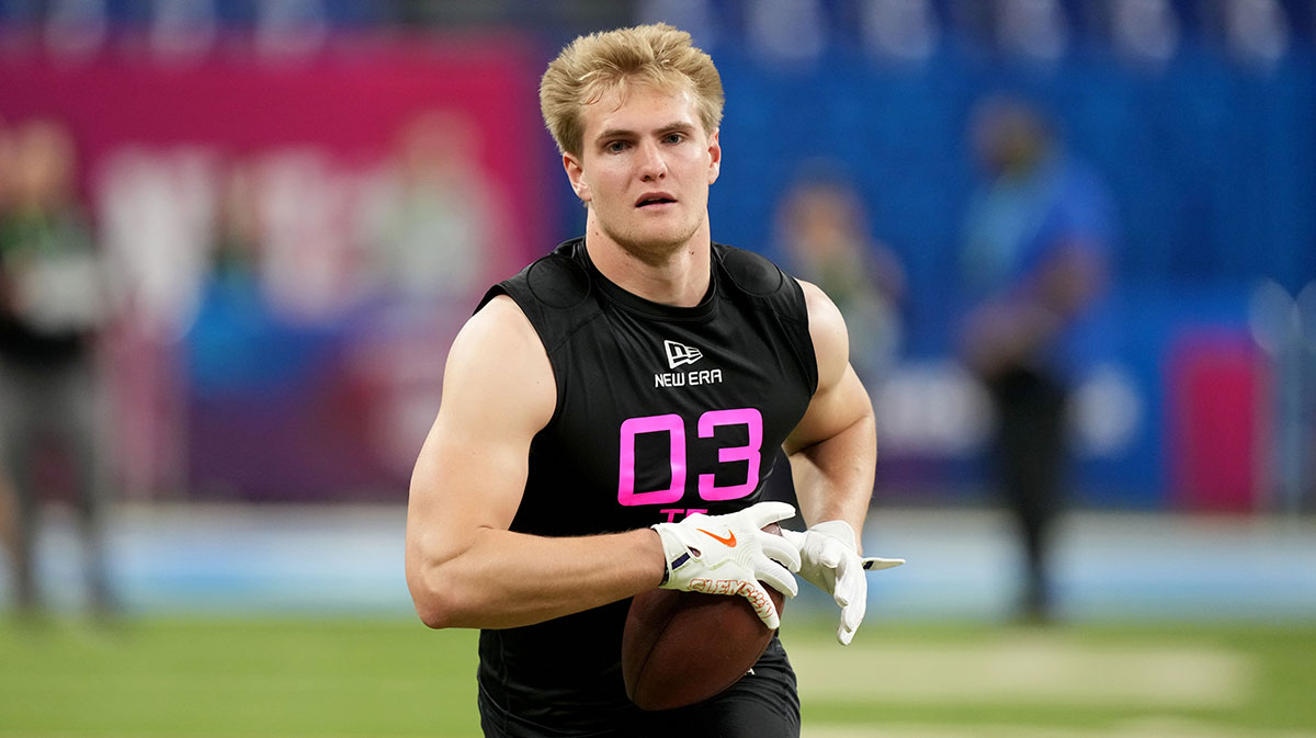Clemson tight end Jake Briningstool (TE03) participates in drills during the 2025 NFL Combine at Lucas Oil Stadium.