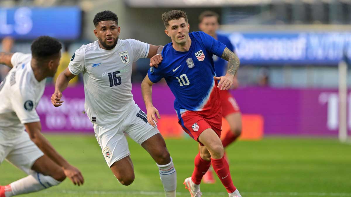 United States of America forward Christian Pulisic (10) dribbles the ball against Panama during the first half of a Concacaf Nations League semifinal match at SoFi Stadium.