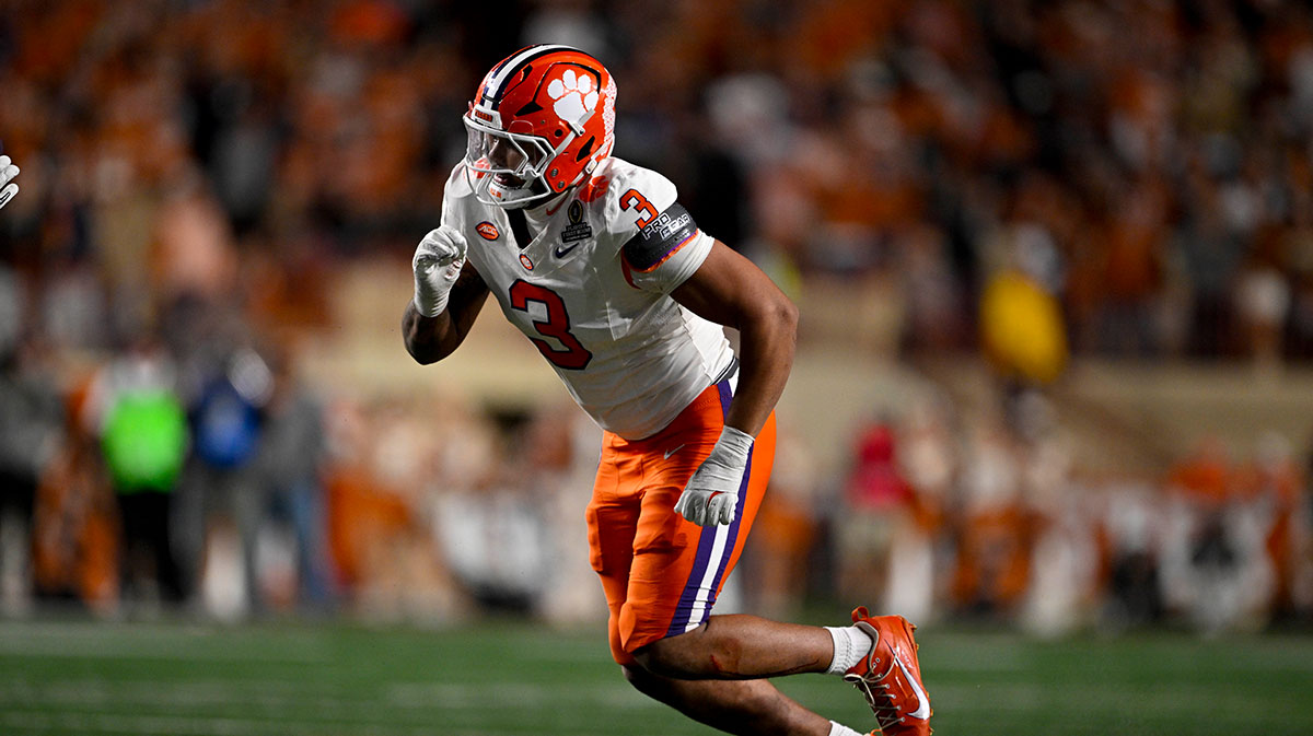 Clemson Tigers defensive end T.J. Parker (3) in action during the game between the Texas Longhorns and the Clemson Tigers in the CFP National Playoff First Round at Darrell K Royal-Texas Memorial Stadium.