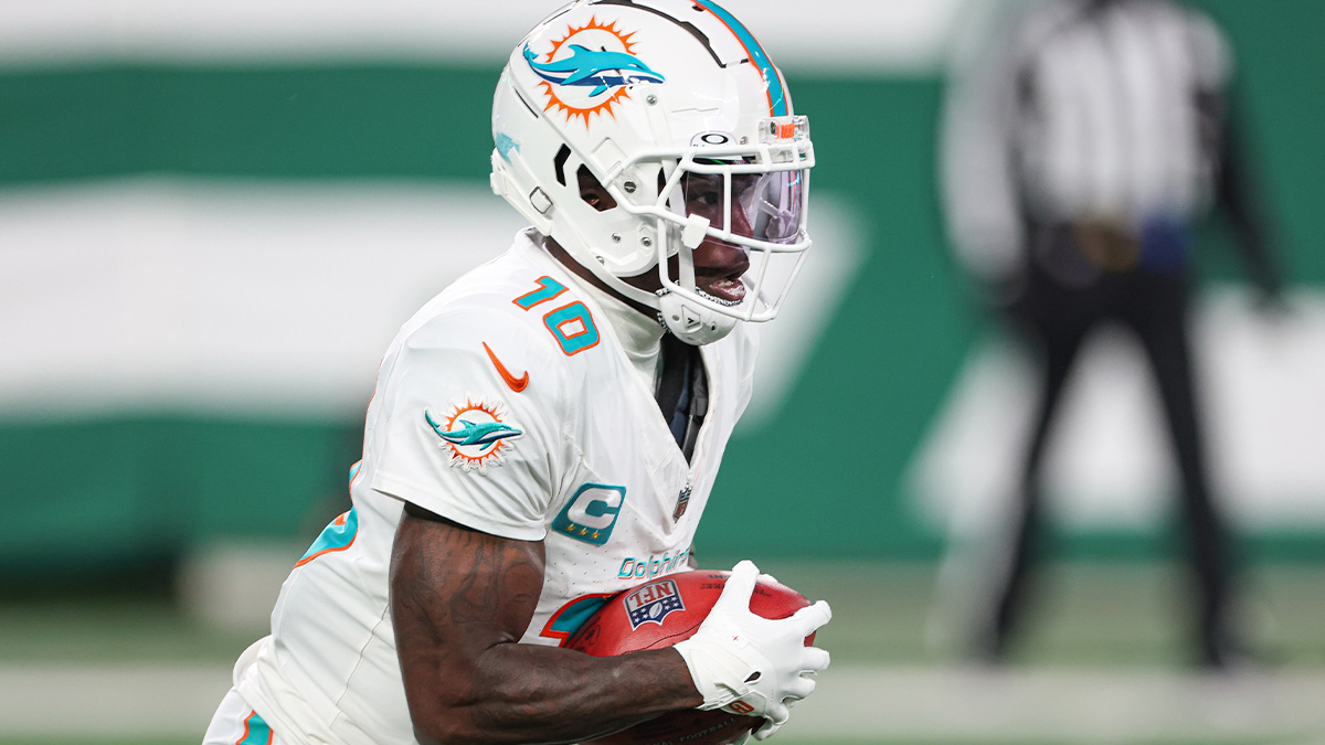 Miami Dolphins wide receiver Tyreek Hill (10) returns punt during the first half against the New York Jets at MetLife Stadium.