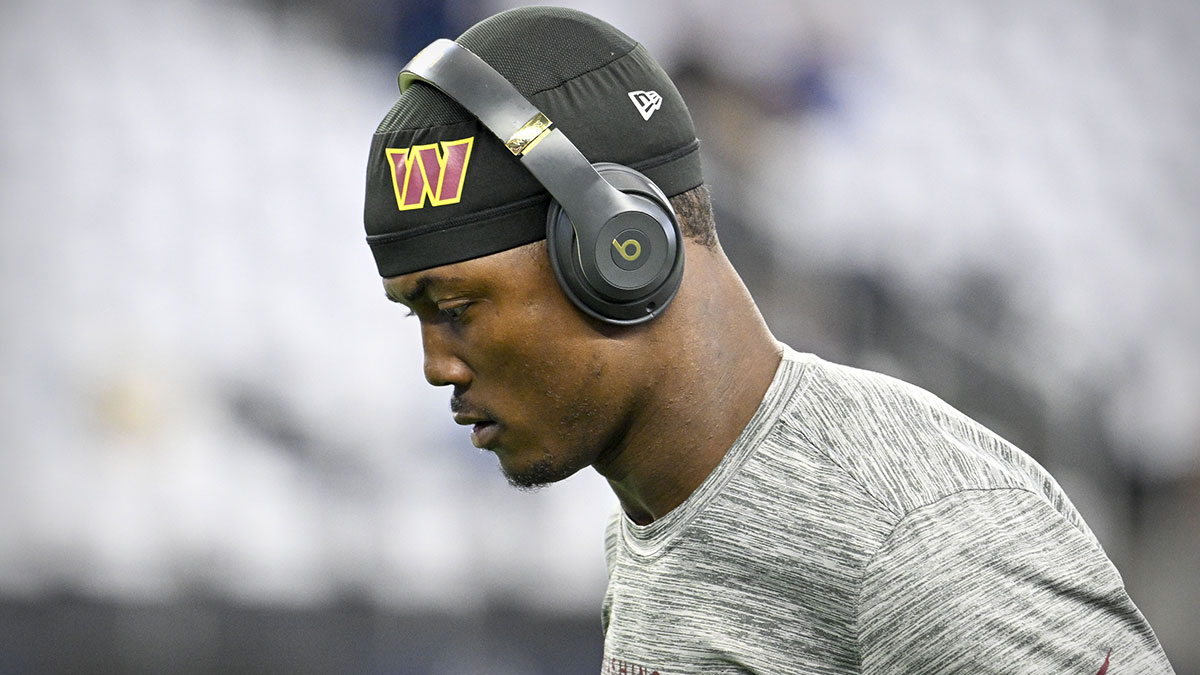 Washington Commanders wide receiver Terry McLaurin (17) warms up before the game between the Dallas Cowboys and the Washington Commanders at AT&T Stadium.