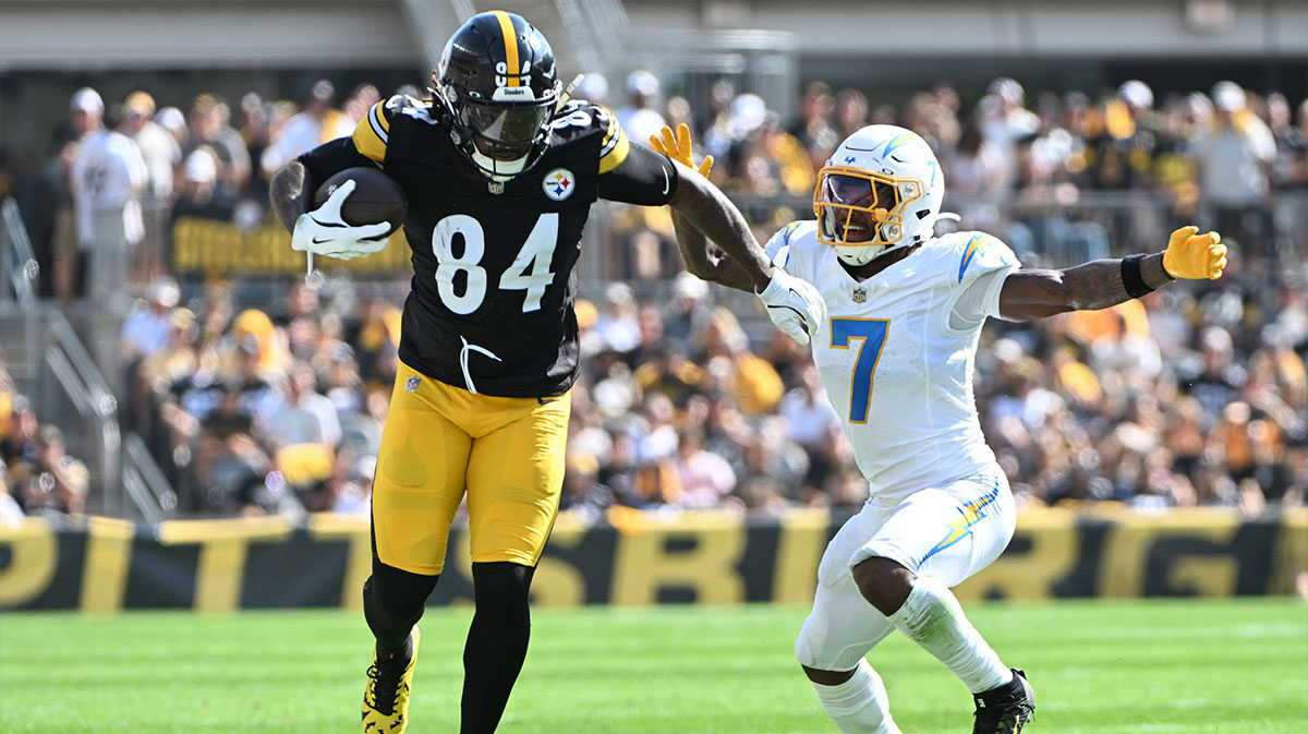Pittsburgh Steelers running back Cordarrelle Patterson (84) breaks away from Los Angeles Chargers cornerback Kristian Fulton (7) during the third quarter at Acrisure Stadium.