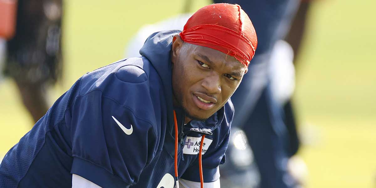 Chicago Bears wide receiver DJ Moore (2) warms up during training camp at Halas Hall.