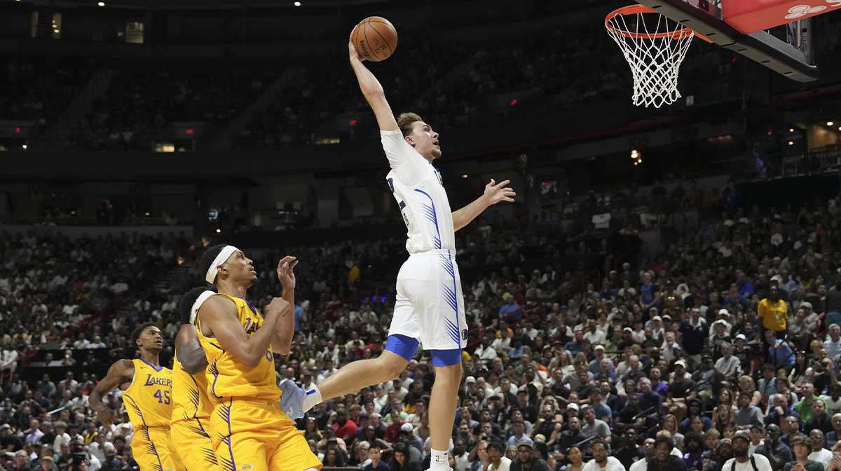 Dallas Mavericks forward Cooper Flagg (32) dunks against the Los Angeles Lakers in the first quarter of their game at Thomas & Mack Center.